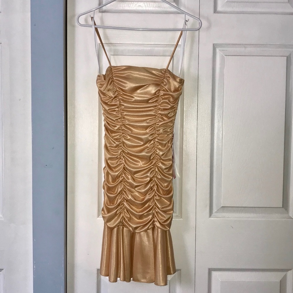 💰 💰 💰 NWT Gold Stepping Out Dress 💰 💰 💰